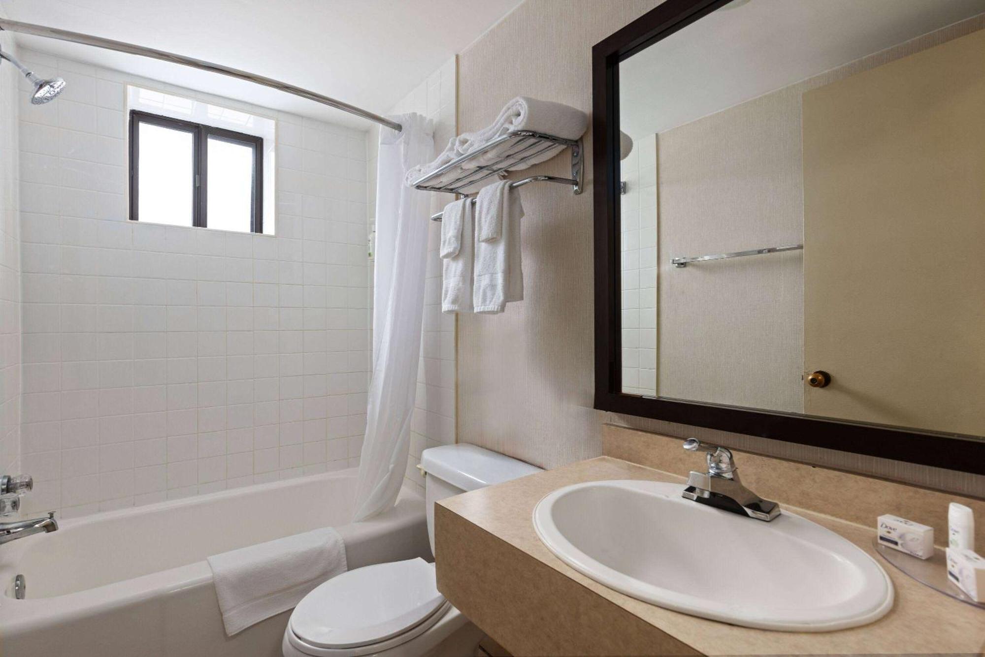 Travelodge By Wyndham Thunder Bay On Екстер'єр фото